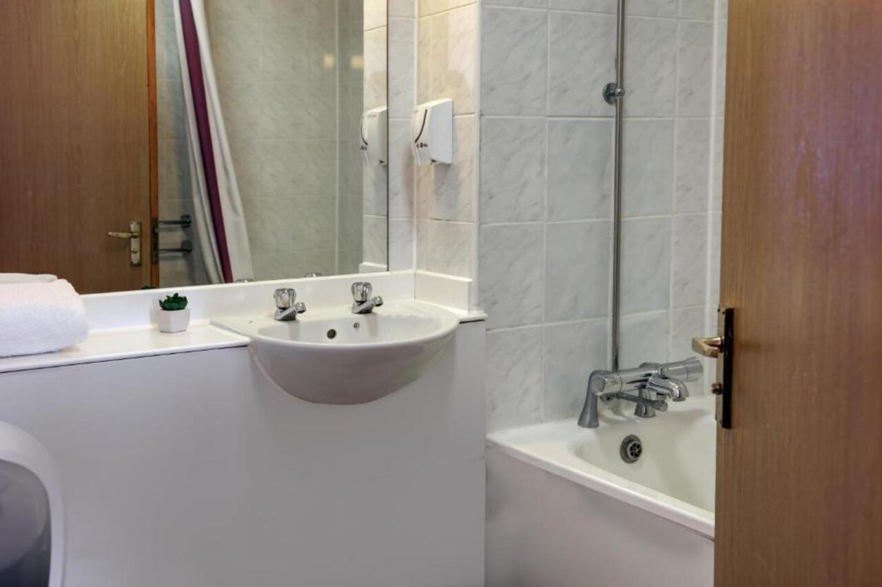 Orchid Epsom; Sure Hotel Collection By Best Western Esterno foto